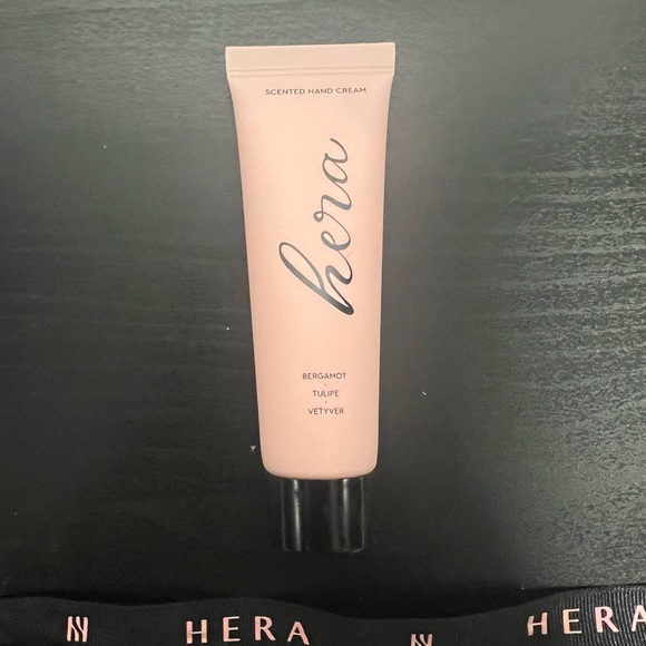 BRAND NEW HERA Korean Sensual Scented Hand Cream - Picture 3 of 3